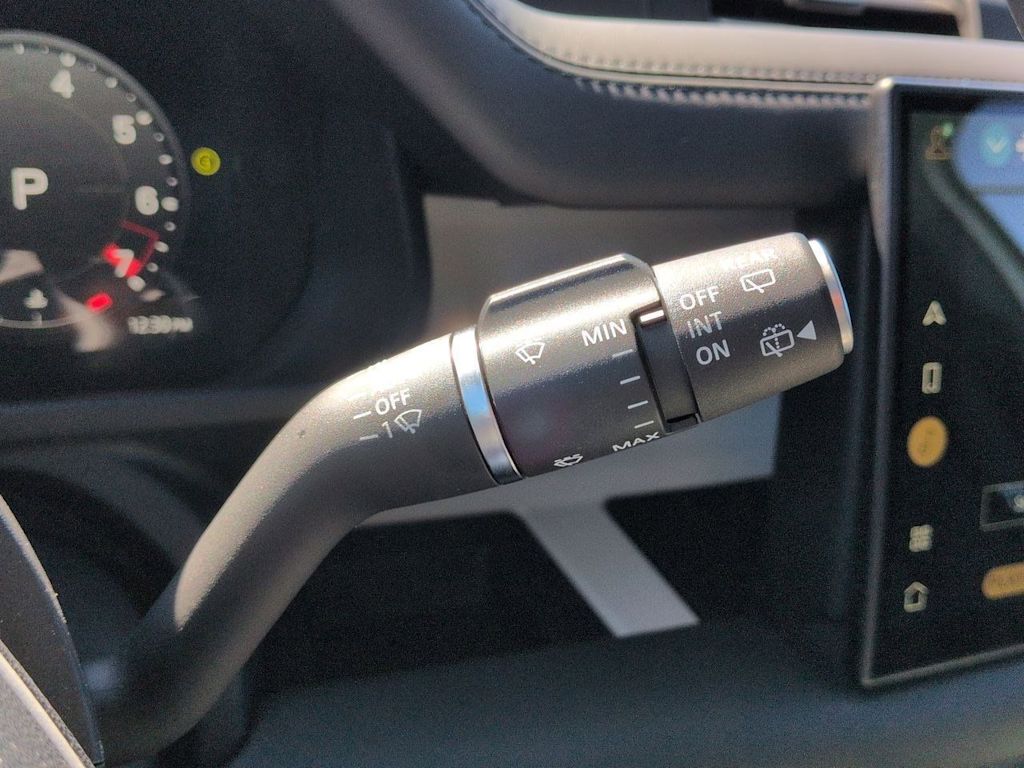 Thumbnail: 2025 Land Rover Defender - 32