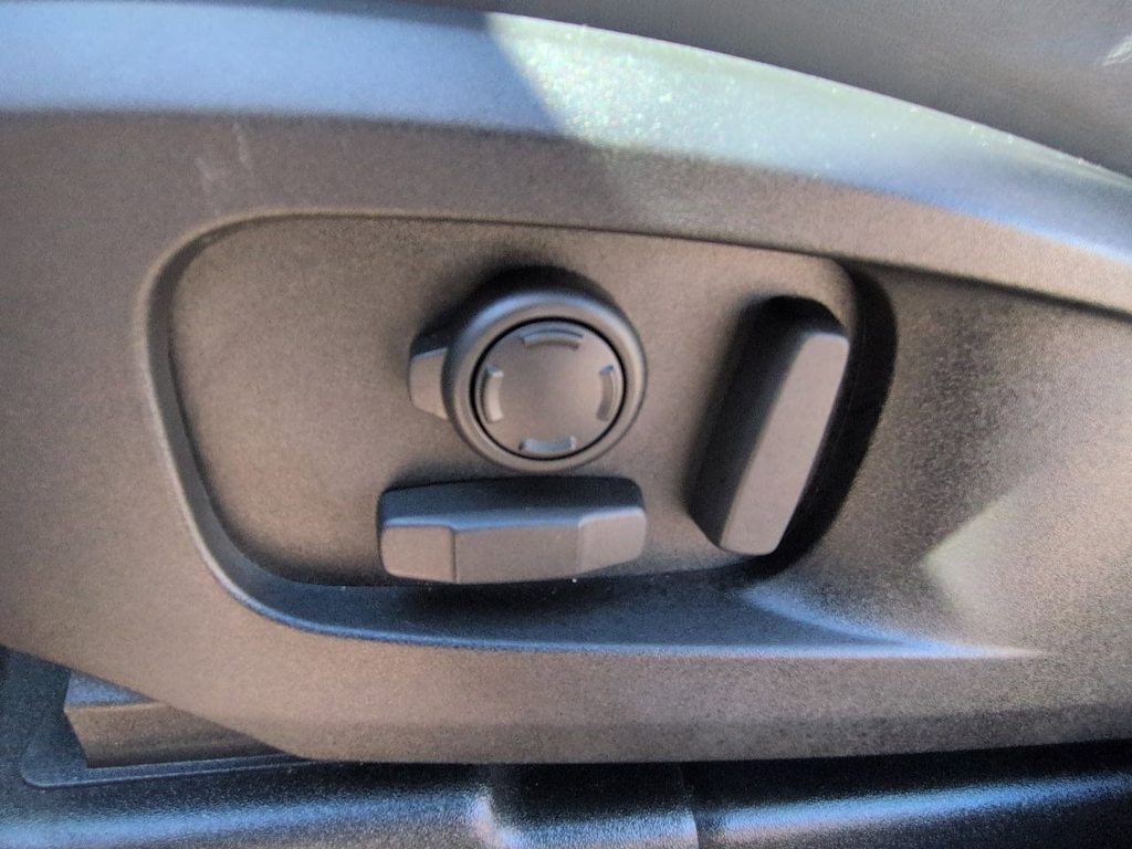 Thumbnail: 2025 Land Rover Defender - 25