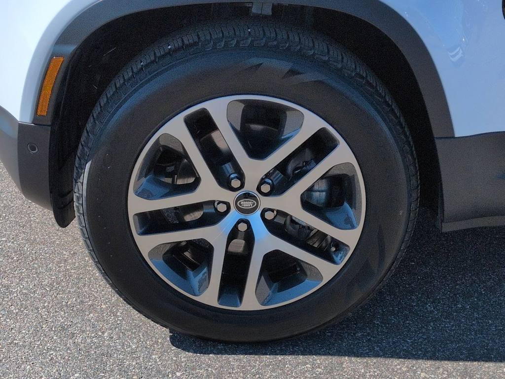 Thumbnail: 2025 Land Rover Defender - 7