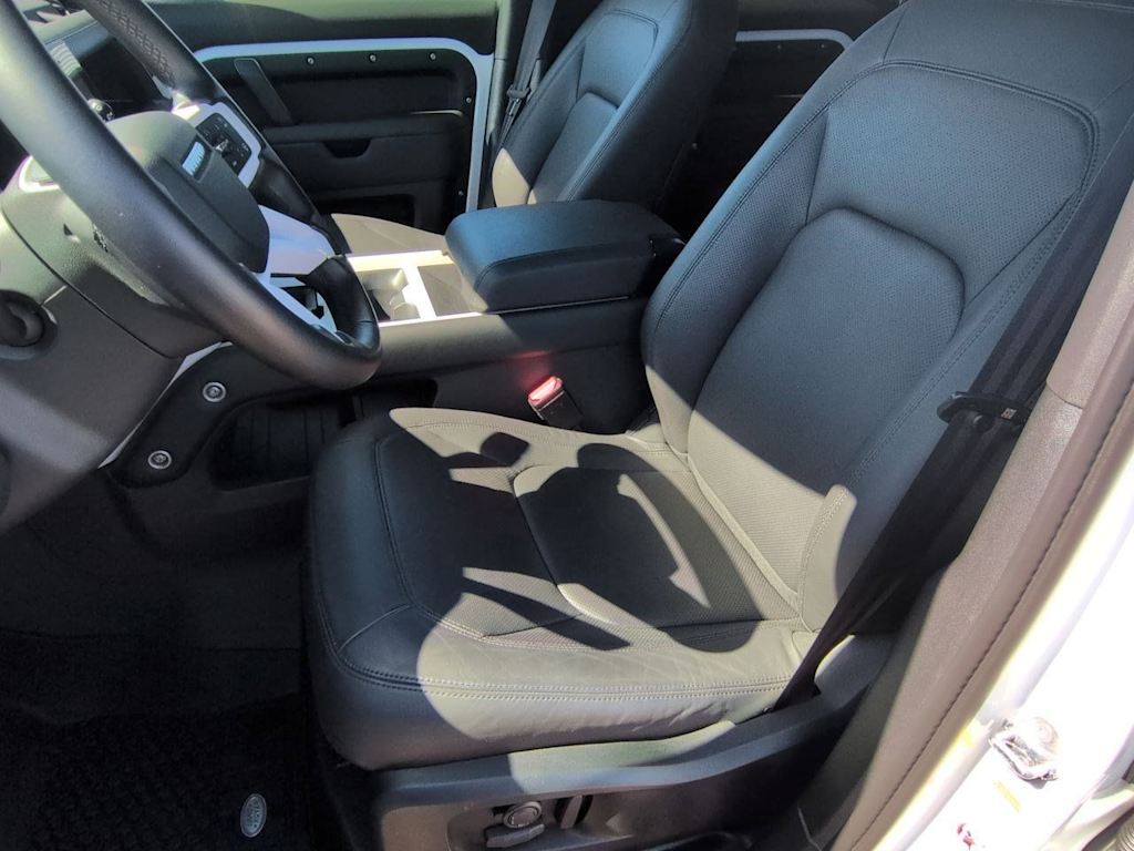 Thumbnail: 2025 Land Rover Defender - 10