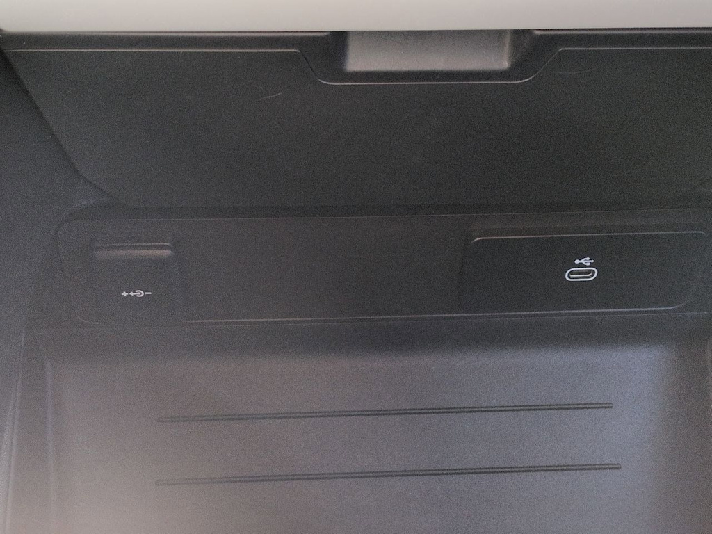 Thumbnail: 2025 Land Rover Defender - 37