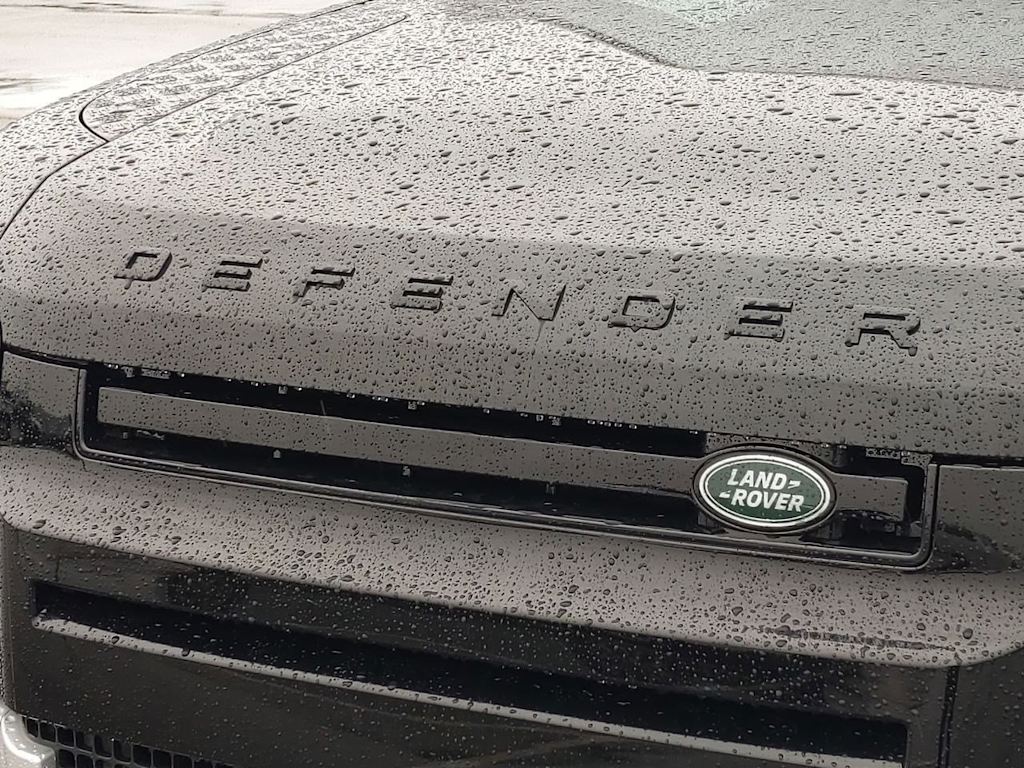 2025 Land Rover Defender 110 25