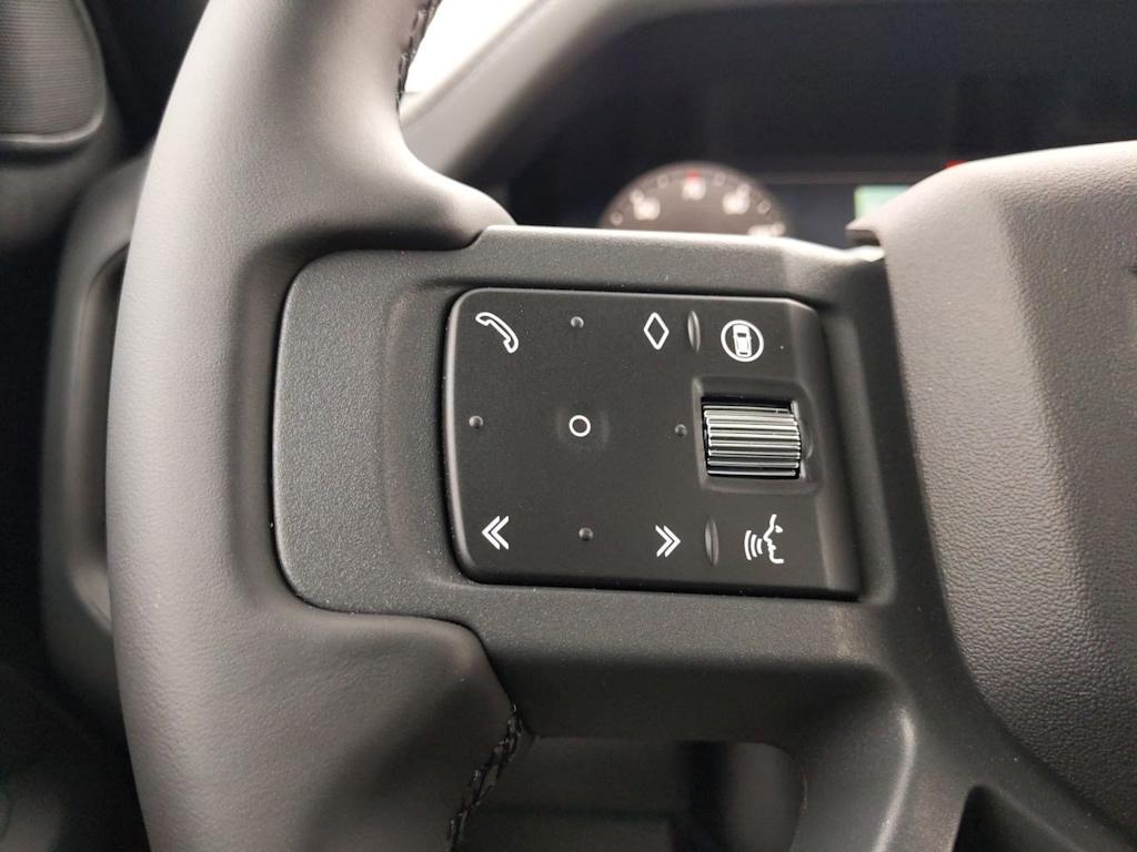 2025 Land Rover Defender 110 30
