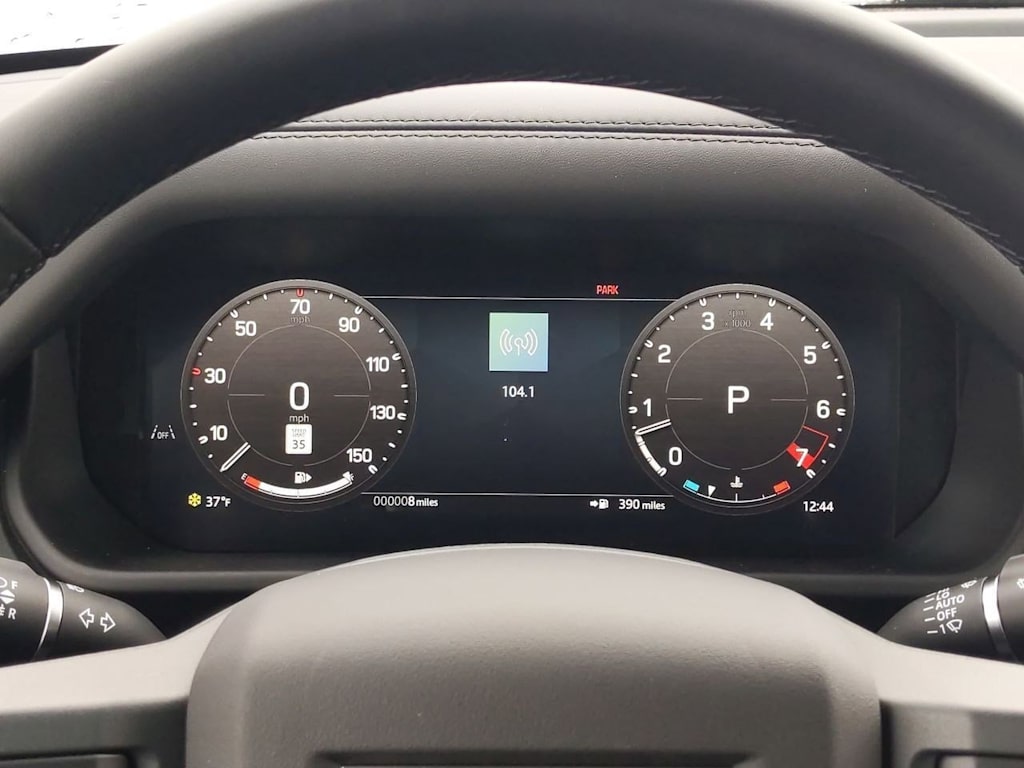 2025 Land Rover Defender 110 37