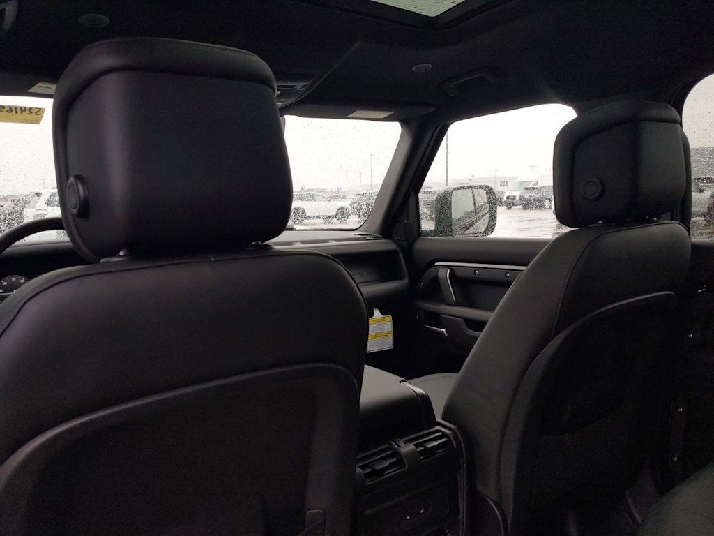 2025 Land Rover Defender 110 13