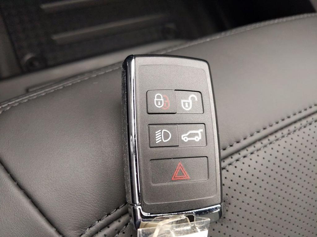 2025 Land Rover Defender 110 19