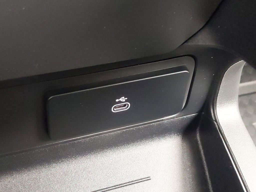 2025 Land Rover Defender 110 35