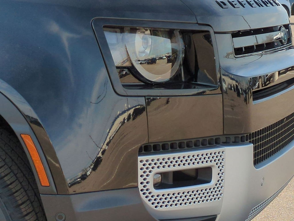 2025 Land Rover Defender 110 7