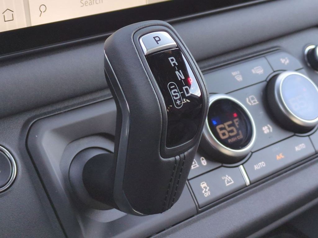 2025 Land Rover Defender 110 38