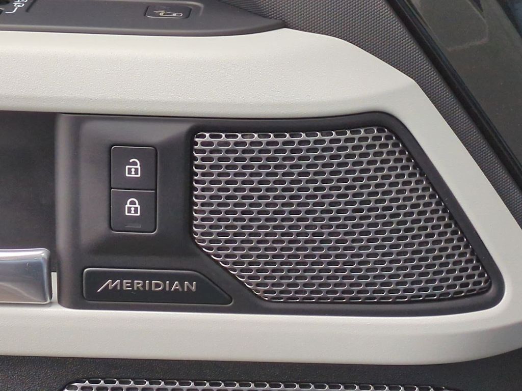 Thumbnail: 2023 Land Rover Defender - 33
