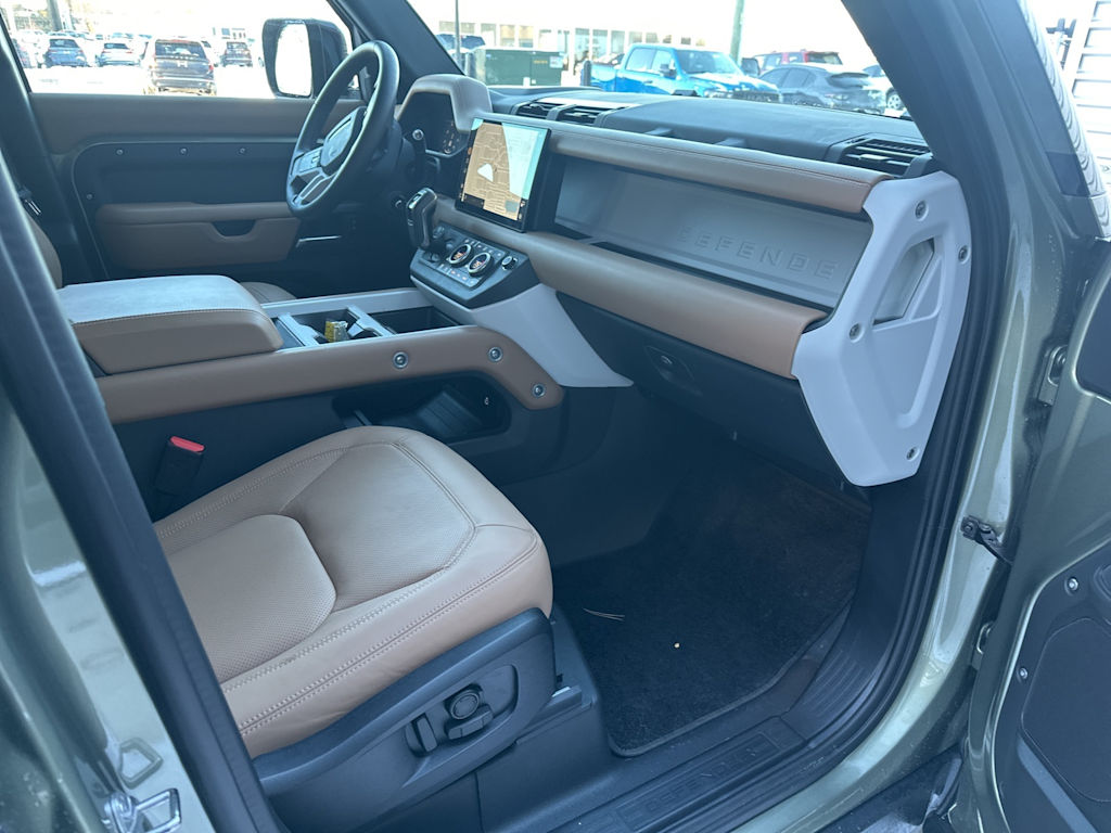 Thumbnail: 2025 Land Rover Defender - 6