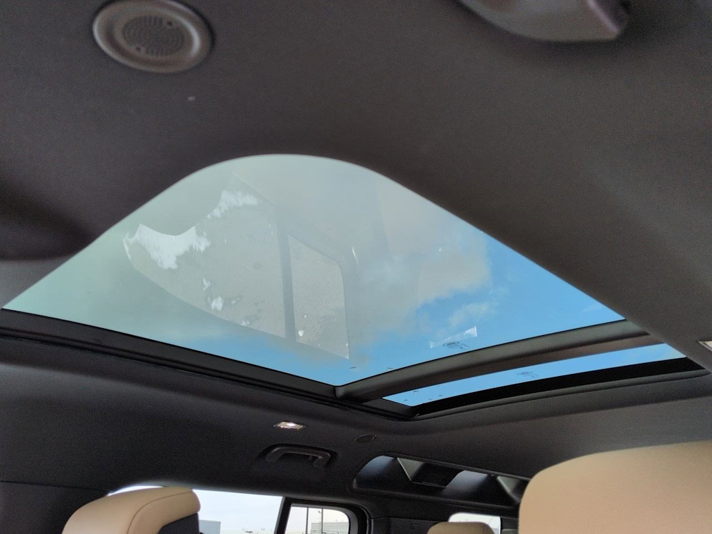 Thumbnail: 2025 Land Rover Defender - 28