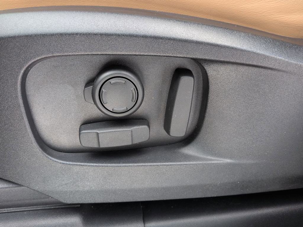 Thumbnail: 2025 Land Rover Defender - 26