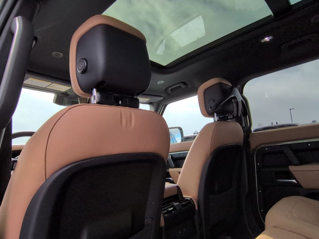 Thumbnail: 2025 Land Rover Defender - 27