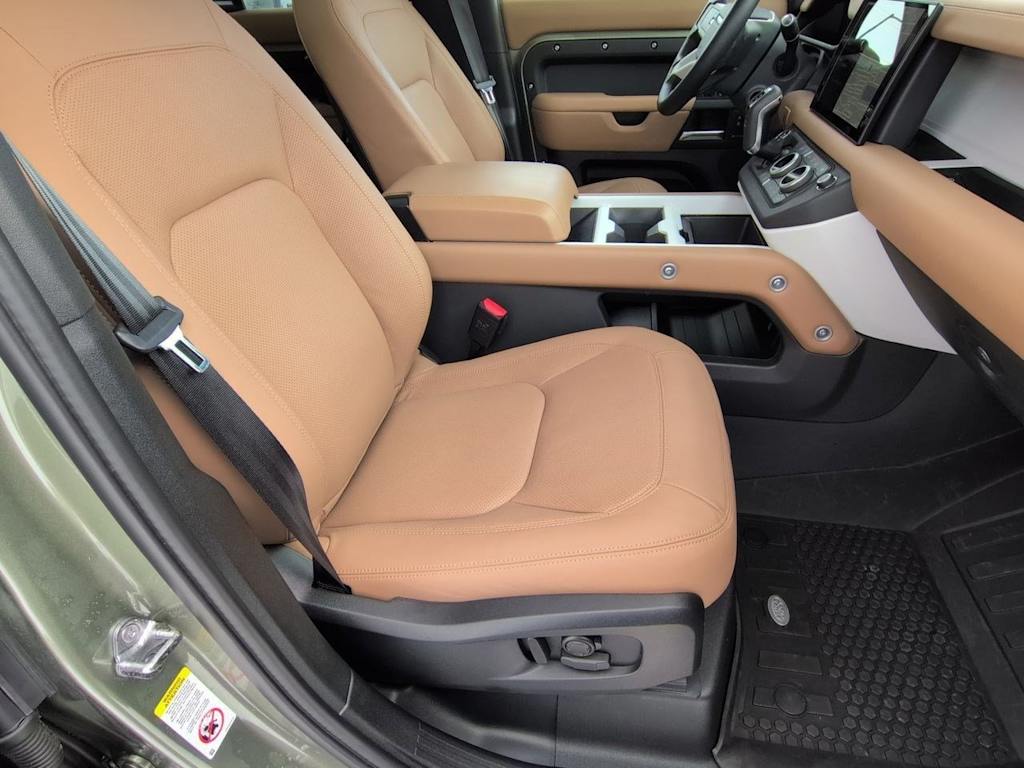 Thumbnail: 2025 Land Rover Defender - 30