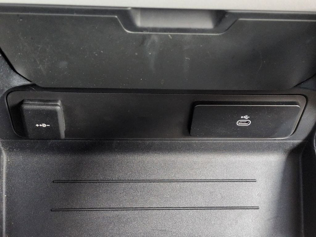 Thumbnail: 2025 Land Rover Defender - 38