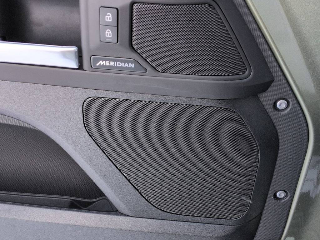 Thumbnail: 2025 Land Rover Defender - 37