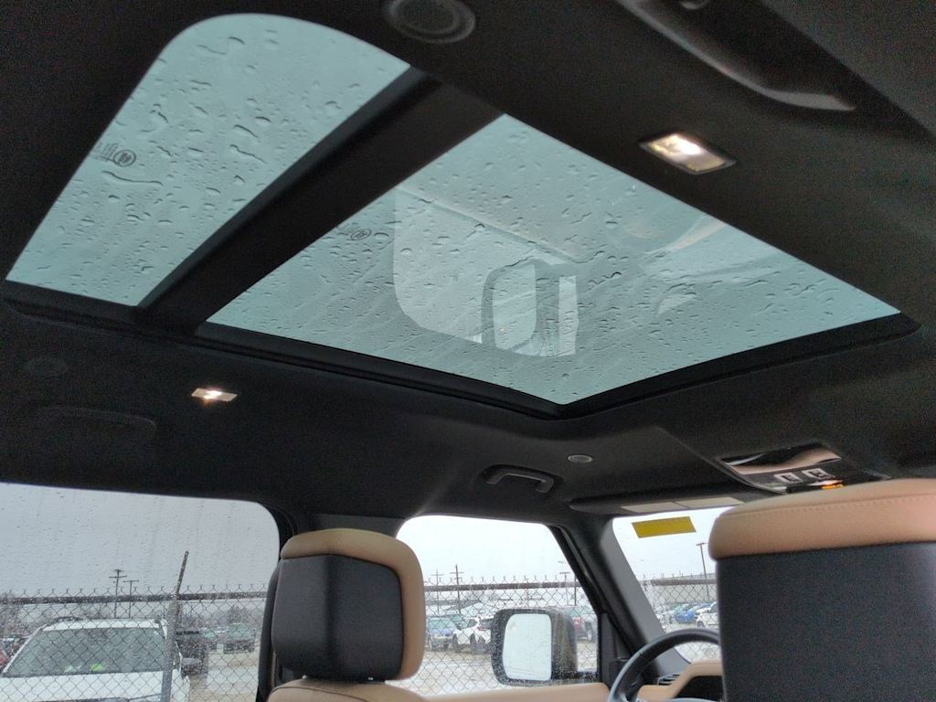 Thumbnail: 2025 Land Rover Defender - 31