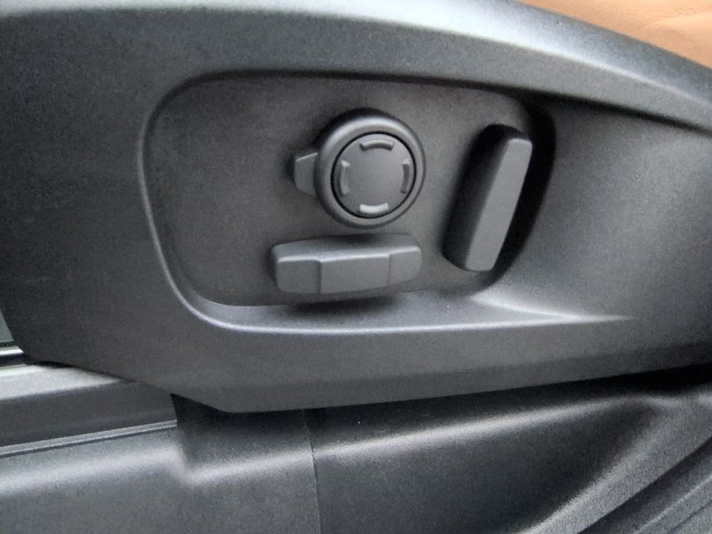 Thumbnail: 2025 Land Rover Defender - 27