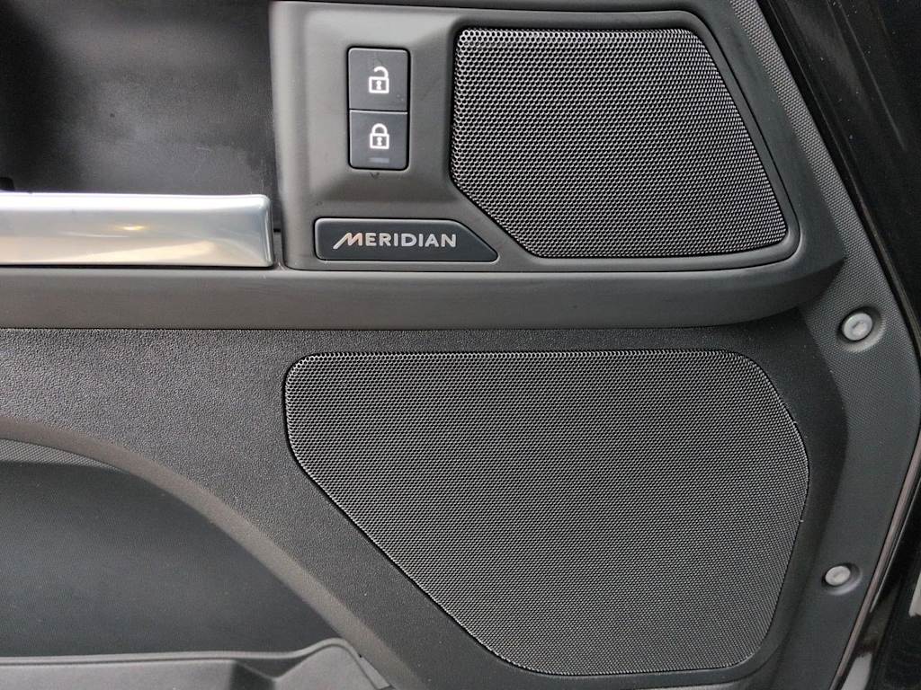 Thumbnail: 2025 Land Rover Defender - 36