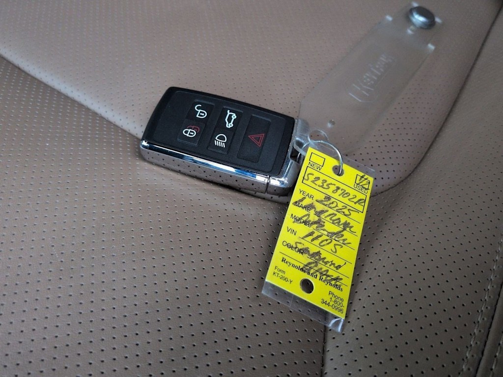 Thumbnail: 2025 Land Rover Defender - 20