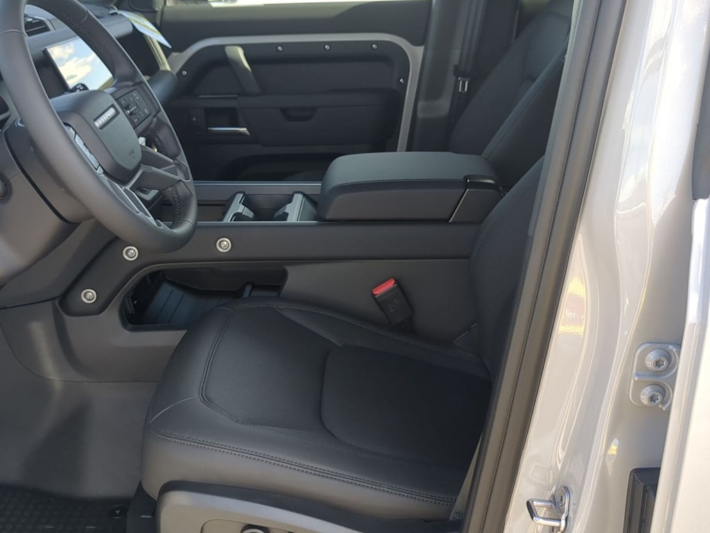 Thumbnail: 2026 Land Rover Defender - 9
