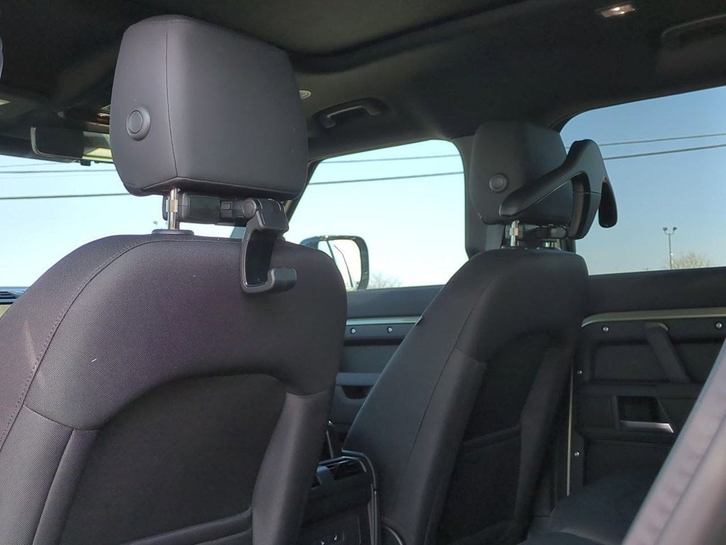2025 Land Rover Defender 110 13