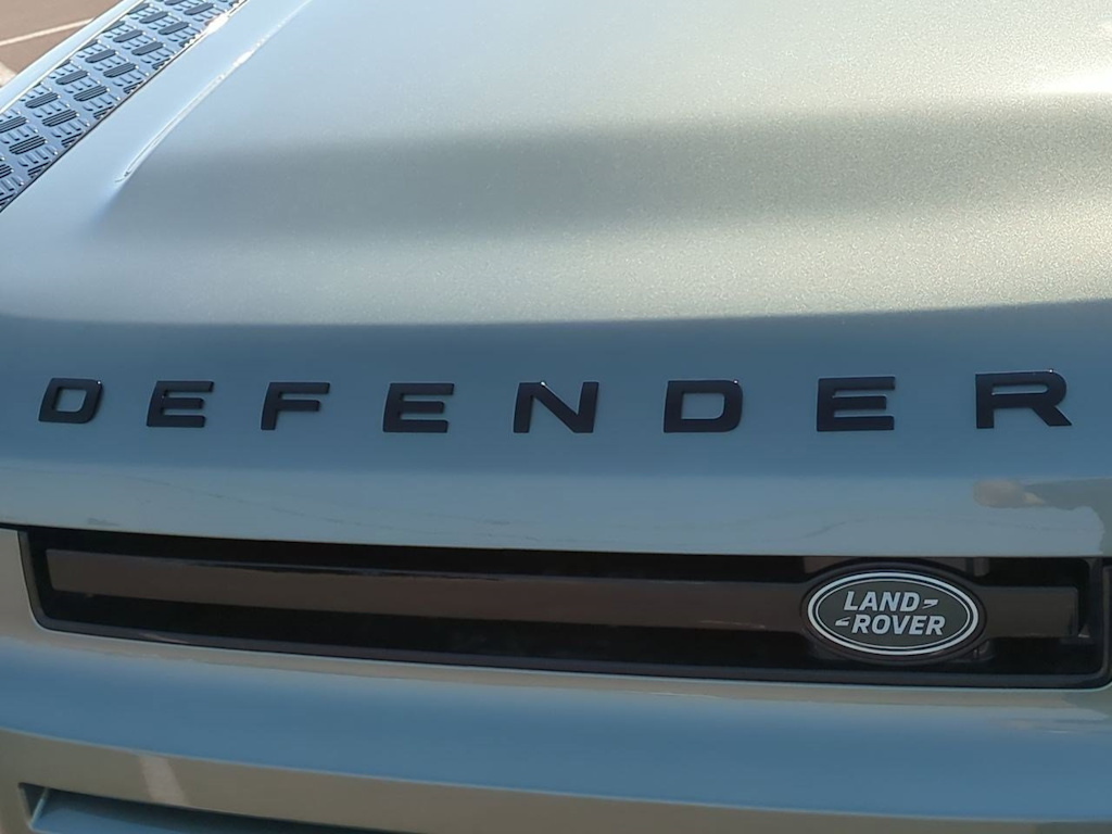 2025 Land Rover Defender 110 26