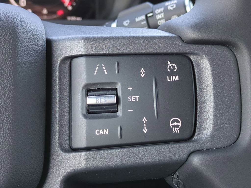 2025 Land Rover Defender 110 33