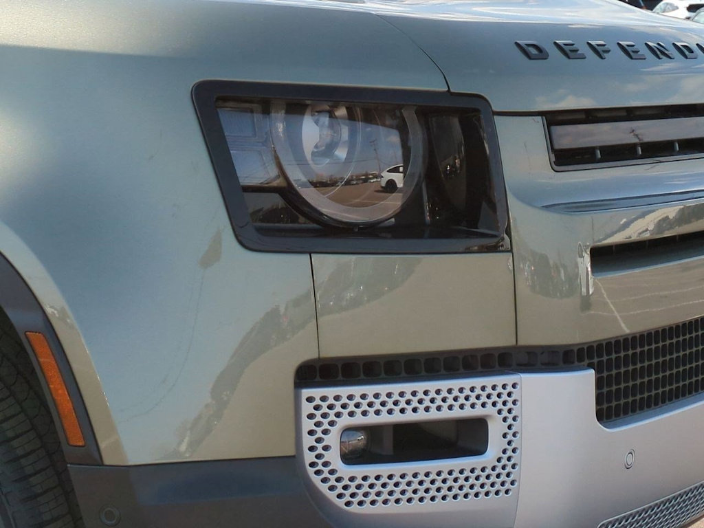 2025 Land Rover Defender 110 7