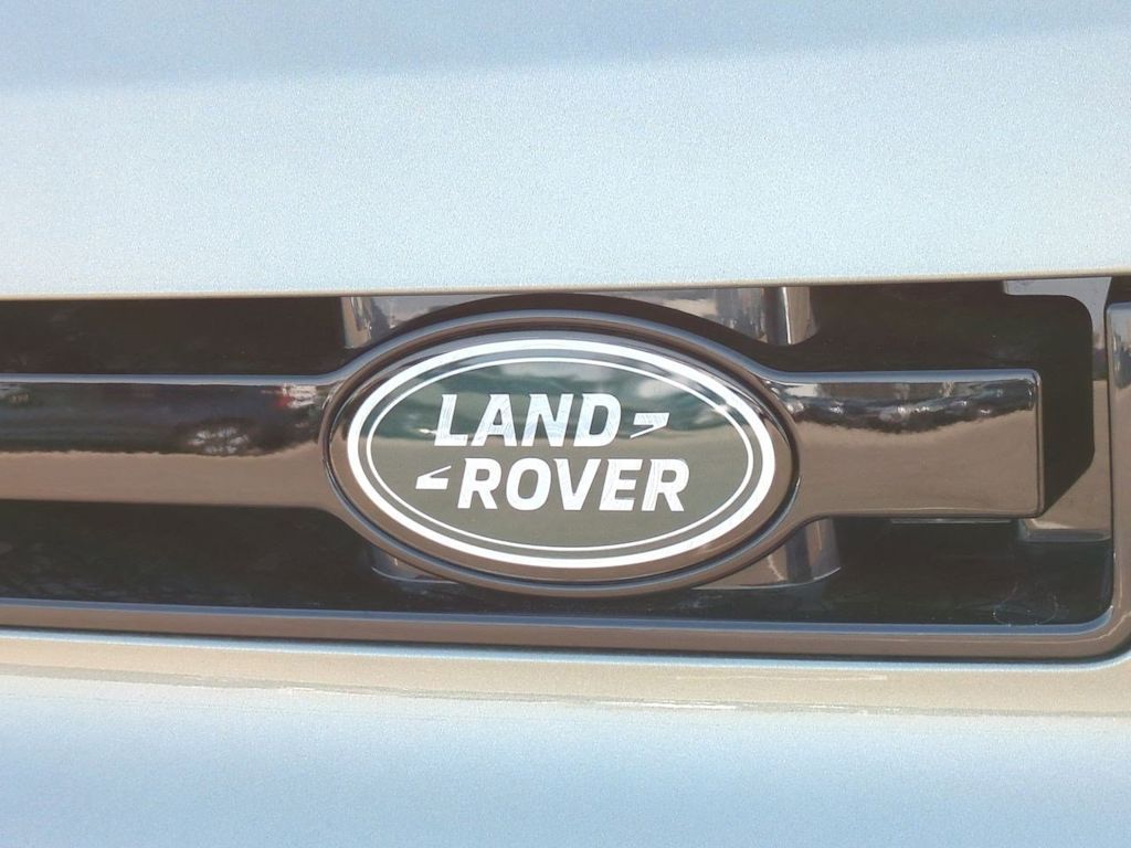 2025 Land Rover Defender 110 25
