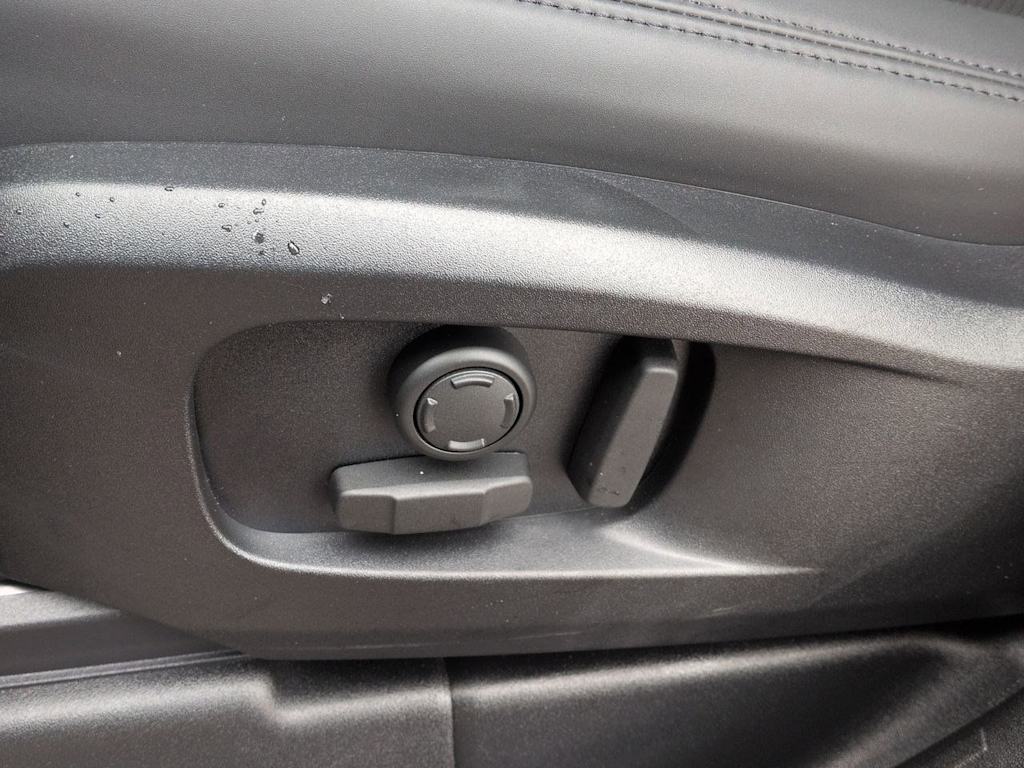 Thumbnail: 2026 Land Rover Defender - 25