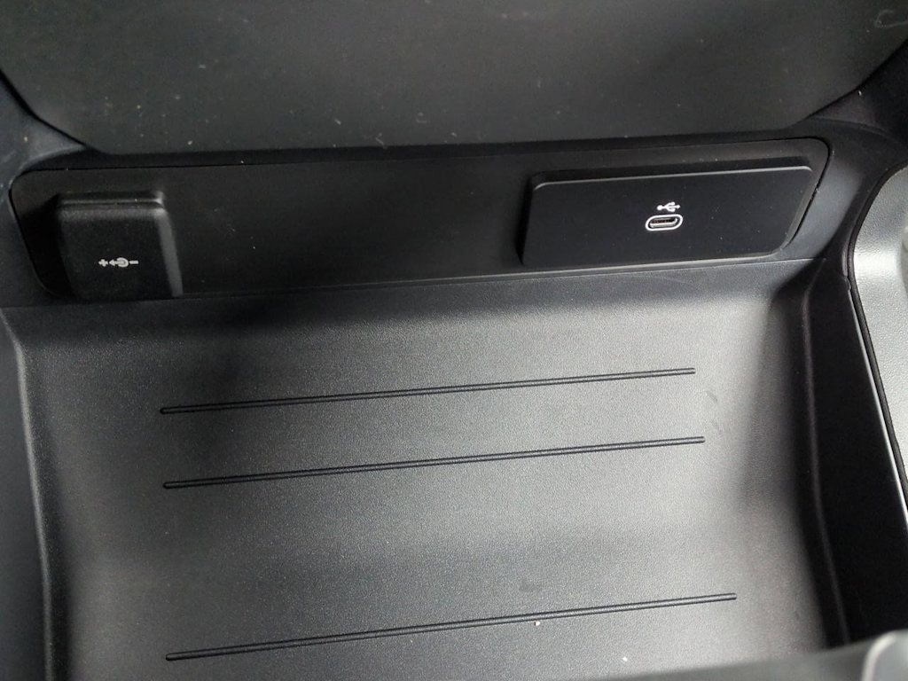 Thumbnail: 2026 Land Rover Defender - 37