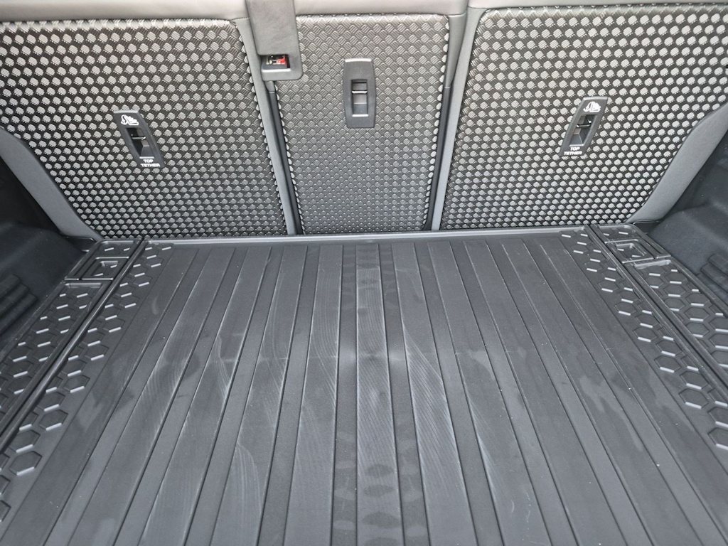 Thumbnail: 2026 Land Rover Defender - 15
