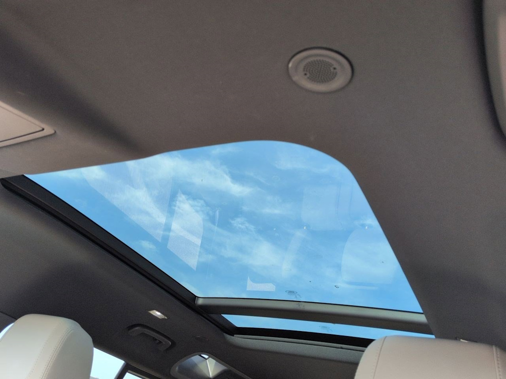 Thumbnail: 2021 Land Rover Defender - 28