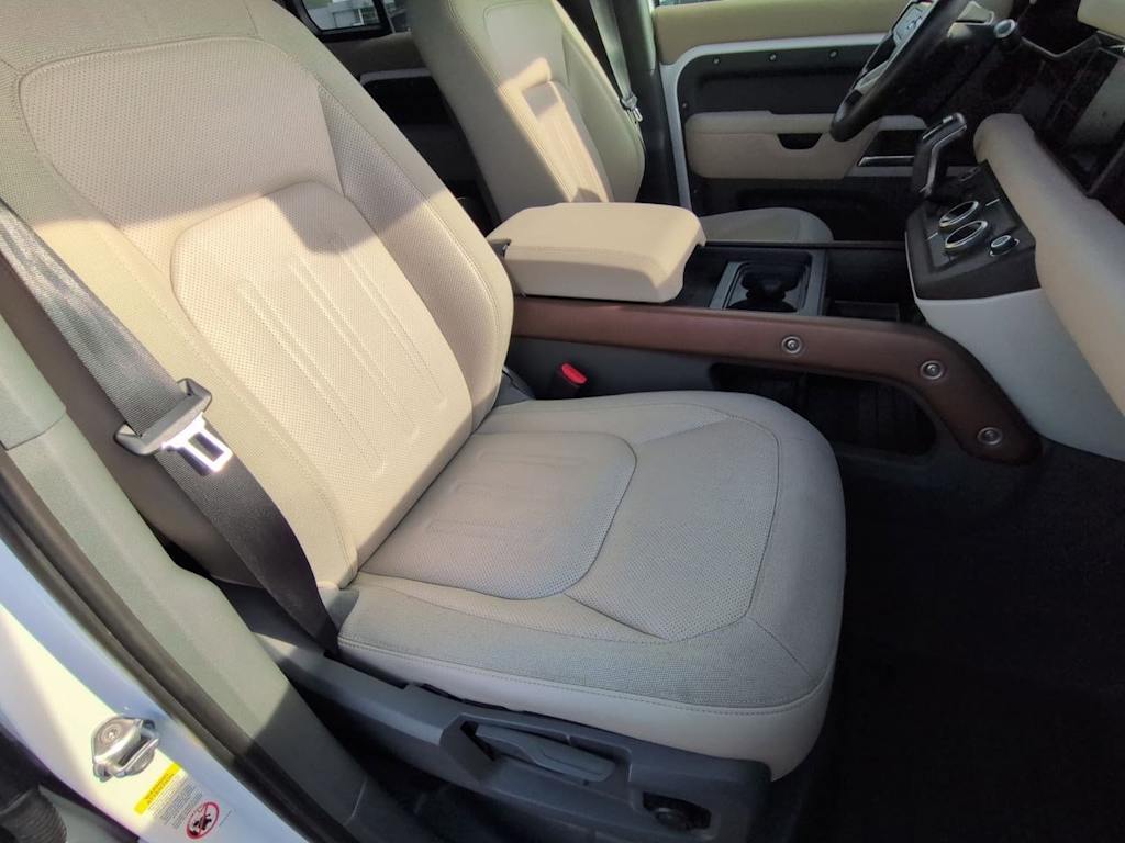 Thumbnail: 2021 Land Rover Defender - 32