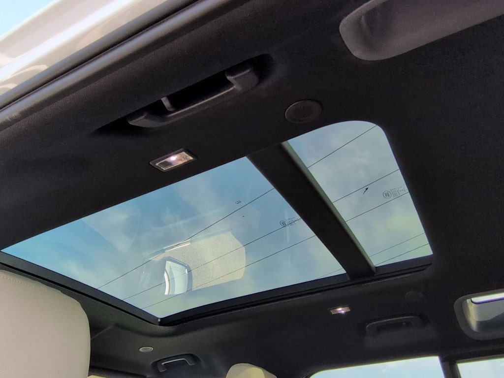 Thumbnail: 2021 Land Rover Defender - 31