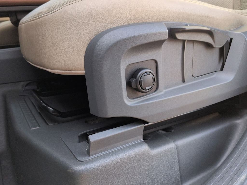 Thumbnail: 2021 Land Rover Defender - 27