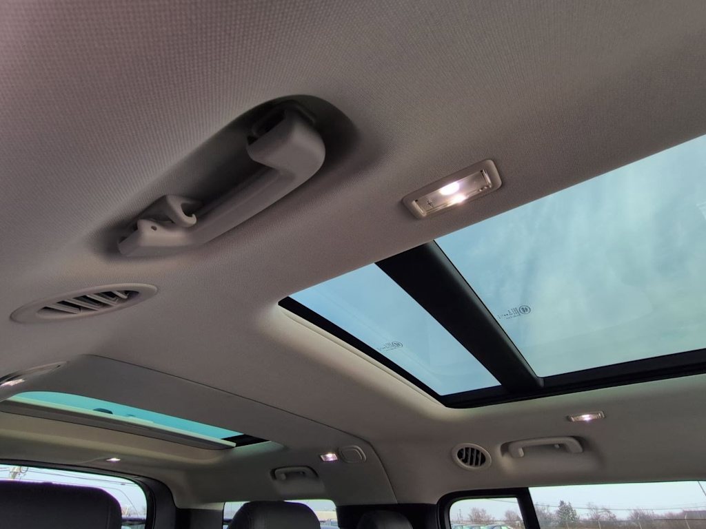 Thumbnail: 2024 Land Rover Defender - 30