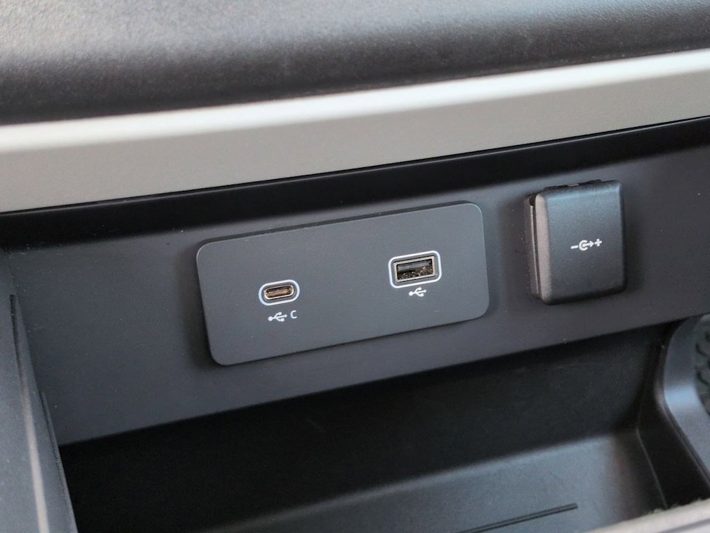 Thumbnail: 2024 Land Rover Defender - 37