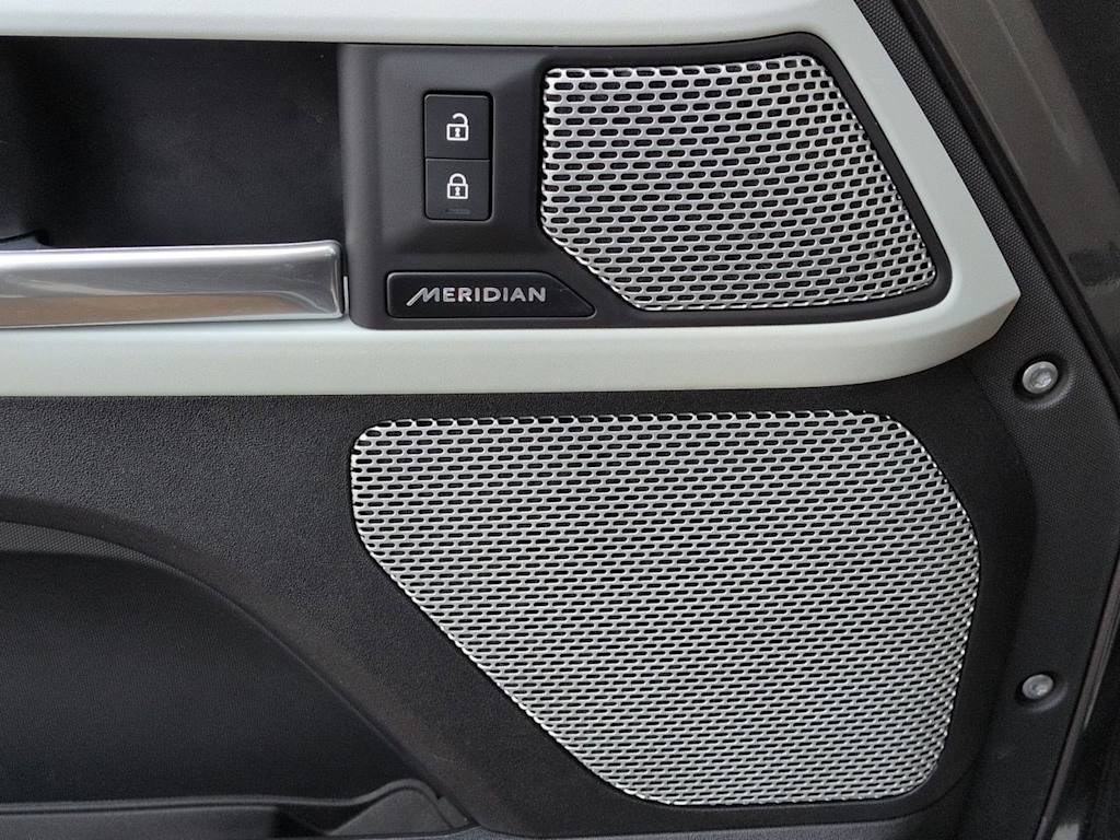 Thumbnail: 2024 Land Rover Defender - 36