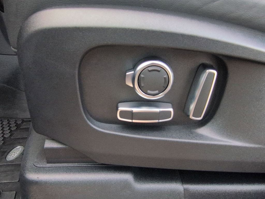 Thumbnail: 2024 Land Rover Defender - 25