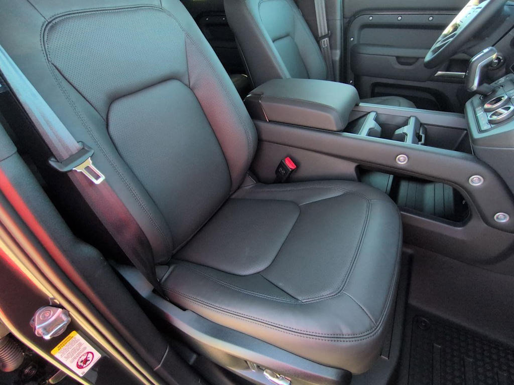 Thumbnail: 2026 Land Rover Defender - 30