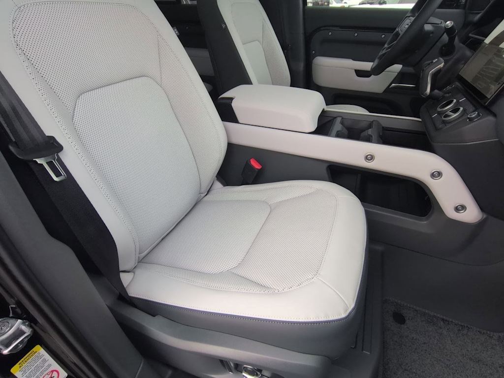 Thumbnail: 2026 Land Rover Defender - 31