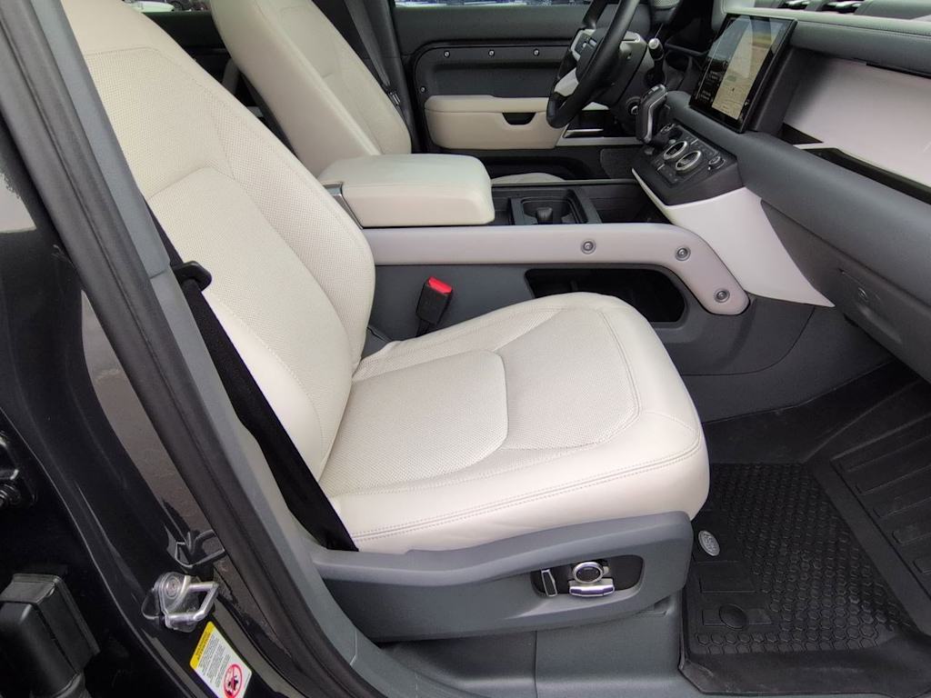 Thumbnail: 2024 Land Rover Defender - 30