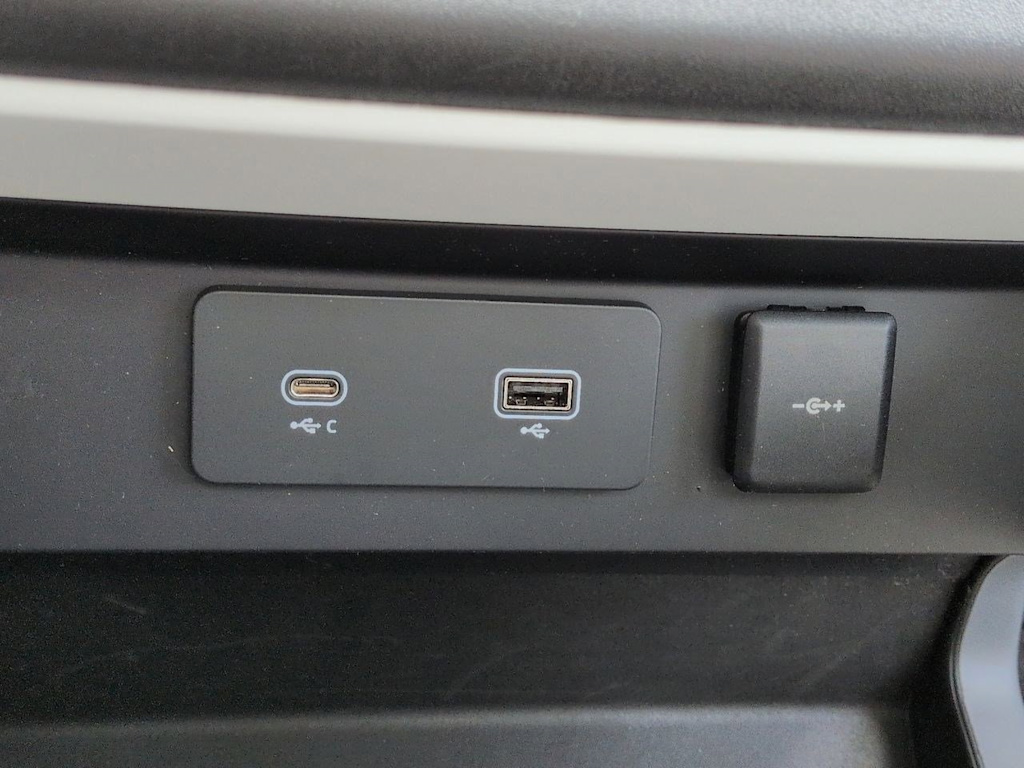 Thumbnail: 2024 Land Rover Defender - 37