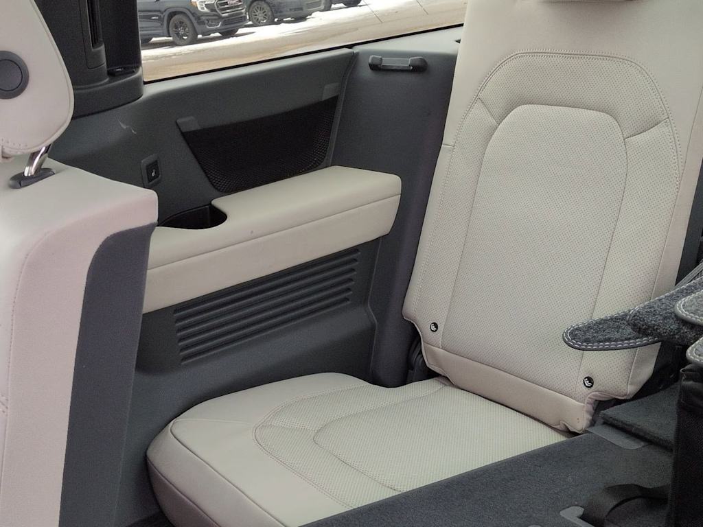 Thumbnail: 2024 Land Rover Defender - 28