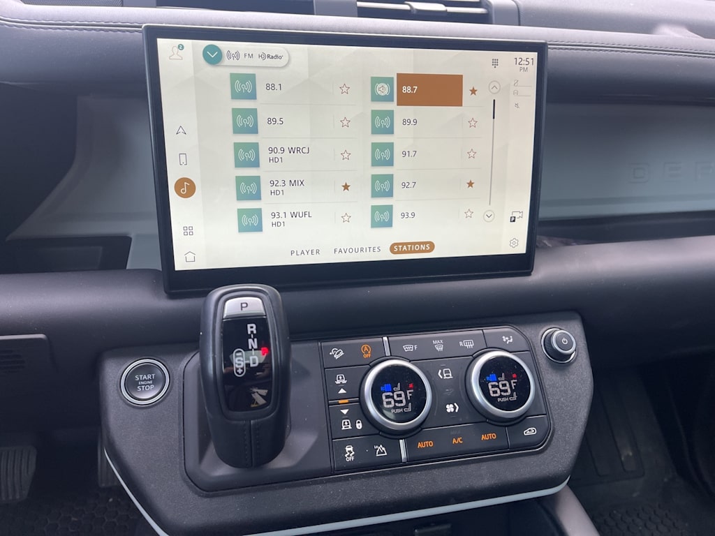 Thumbnail: 2022 Land Rover Defender - 8