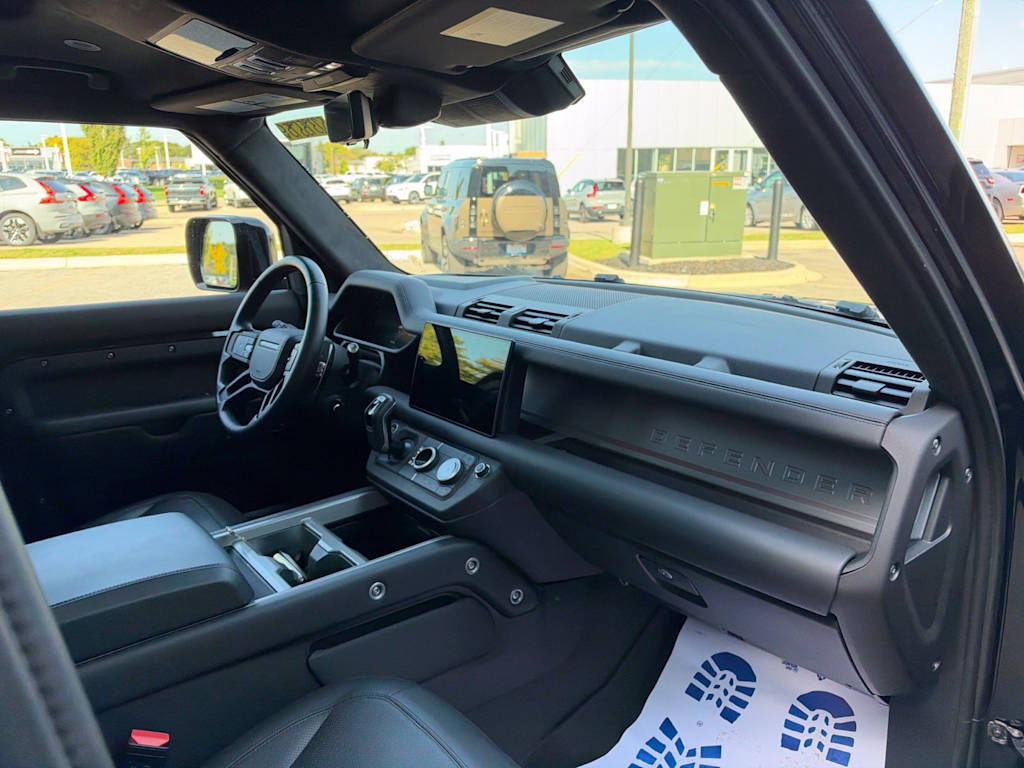 Thumbnail: 2025 Land Rover Defender - 8