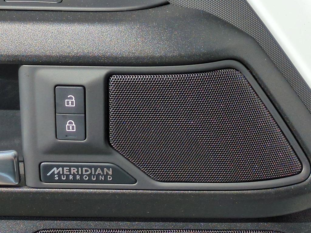 Thumbnail: 2025 Land Rover Defender - 35